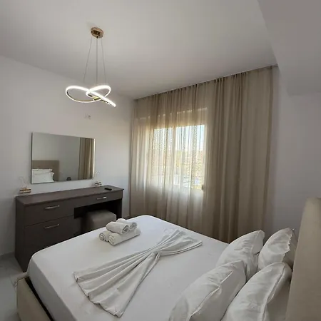 Seaside Chris * Vlorë